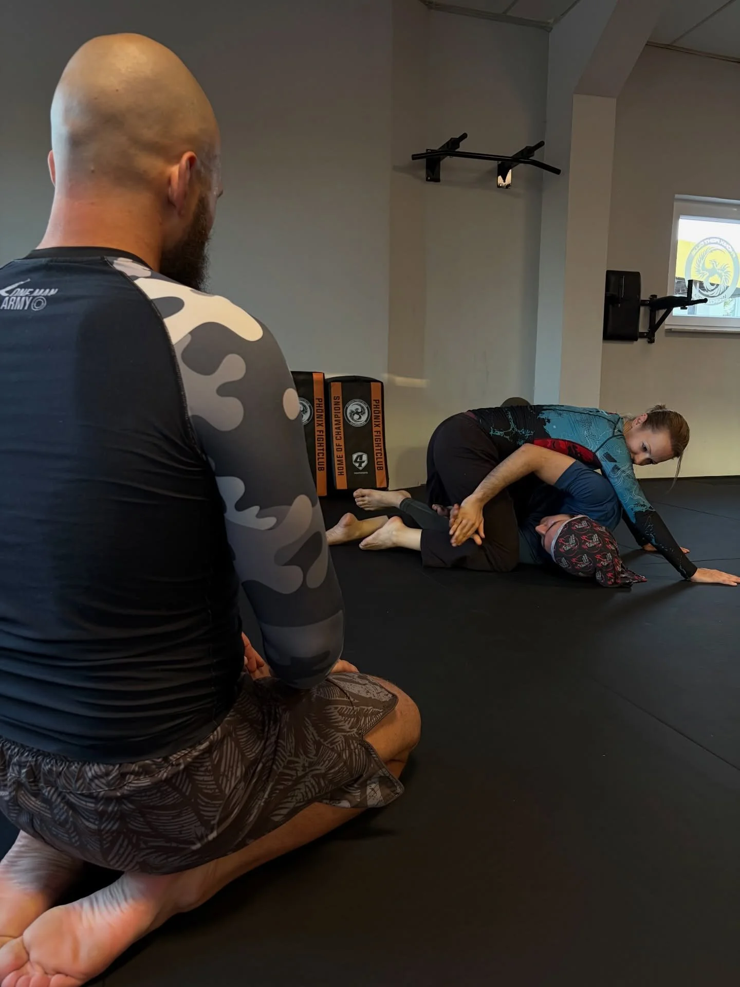 Ein paar Eindr&uuml;cke aus der letzten No-Gi Einheit. Unter den wachsamen Augen von Hannes Kannes wurden verschiedene Techniken intensiv gedrillt. 👀

Bei Groundflow BJJ steht jeden Monat ein bestimmtes Thema im Fokus. Diesen Monat drehte sich alles