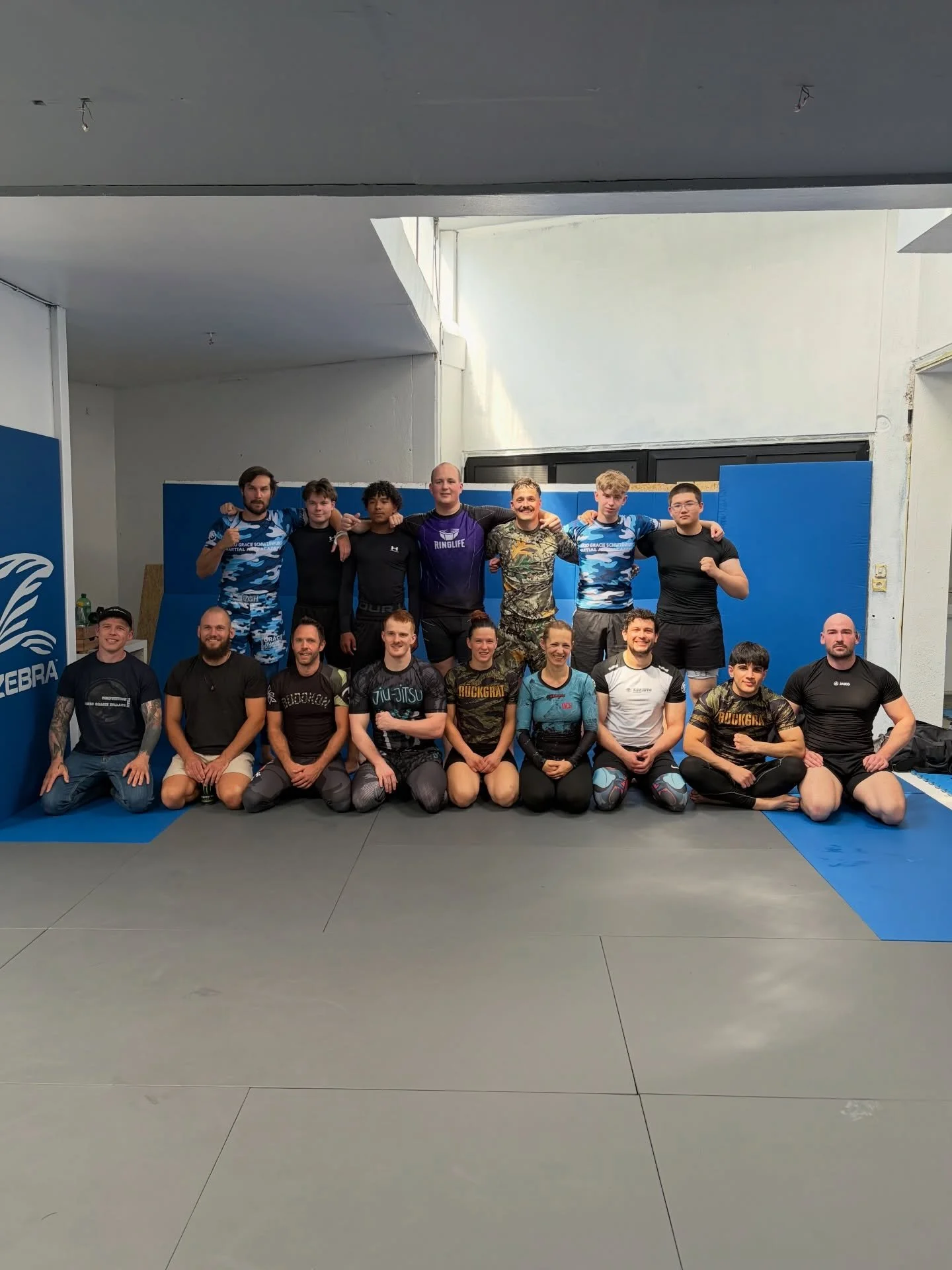 F&uuml;r uns ging es heute nach Schweinfurt zu @renzogracieschweinfurt. Gek&auml;mpft wurde im 5 vs. 5 Format. Zuerst im Gi und dann NoGi. 🥋 🤼 

Die Ergebnisse spielen dabei eine untergeordnete Rolle! F&uuml;r beide Teams steht gemeinsames Wachsen 