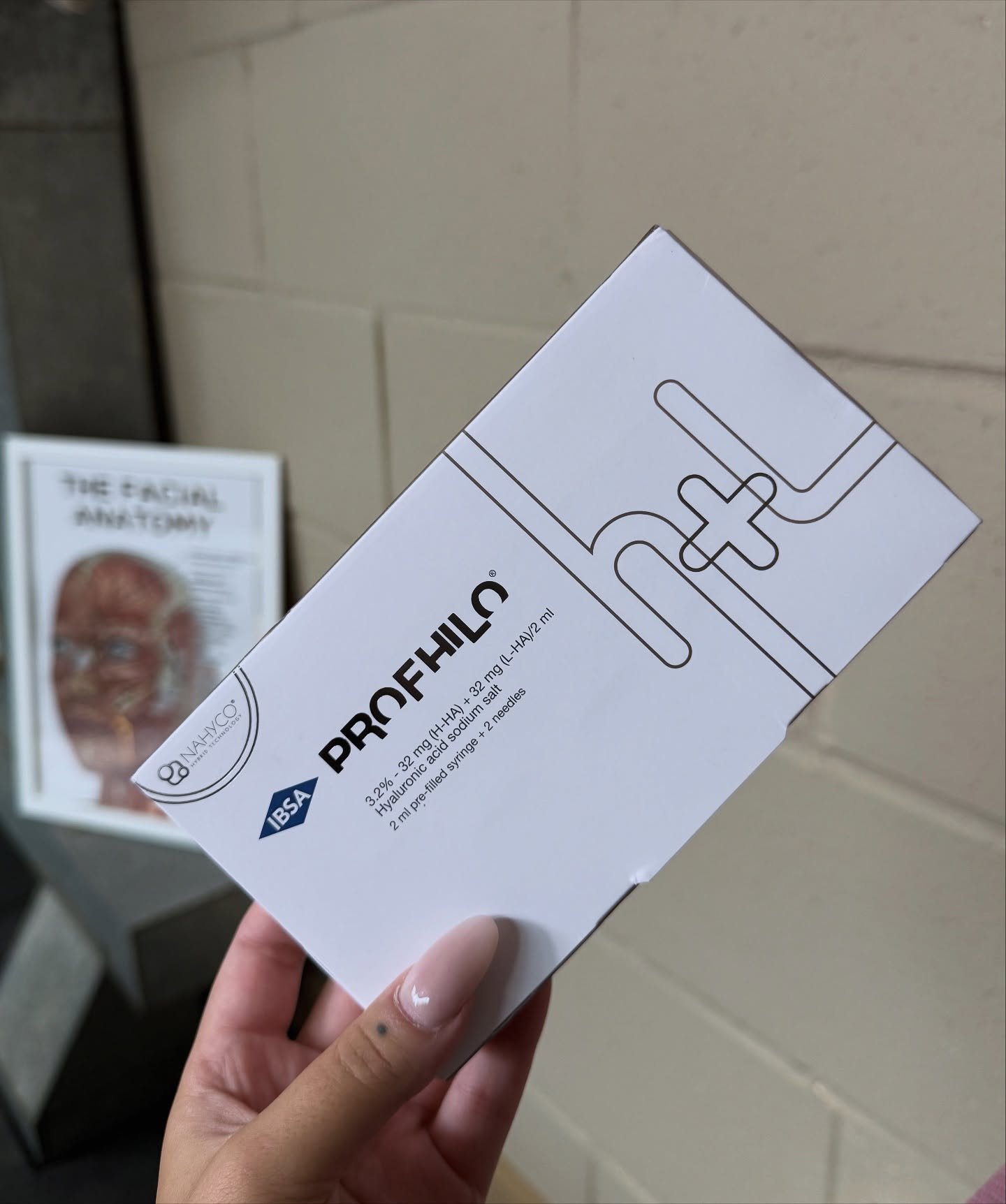 Say goodbye to dull skin - book your Profhilo session💉 now and glow! 

#profhilo #skinbooster #cosmeticinjections #glowingskin #aestheticatelier