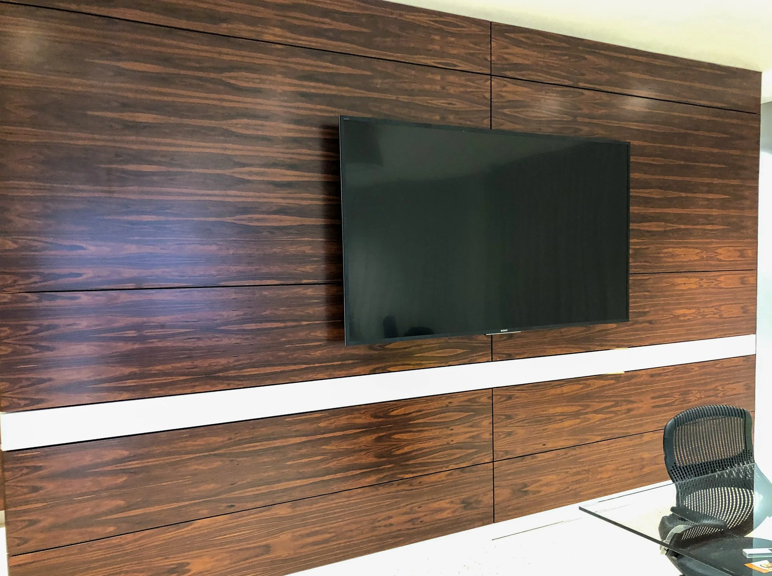 Horizontal exotic veneer TV wall