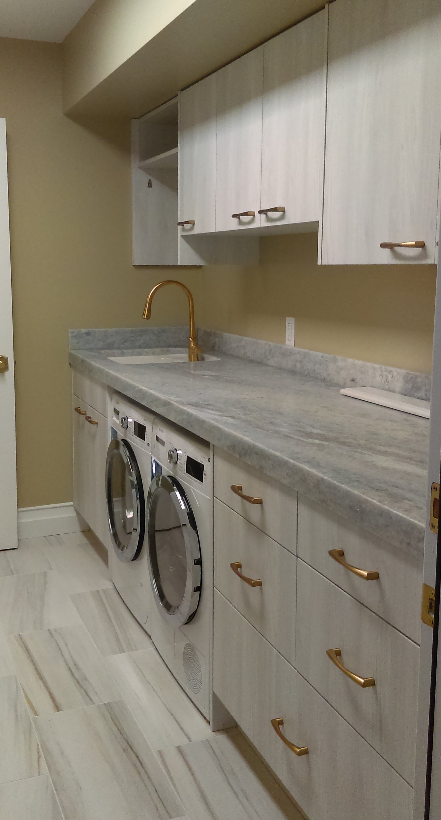 Light laminate laundry room 