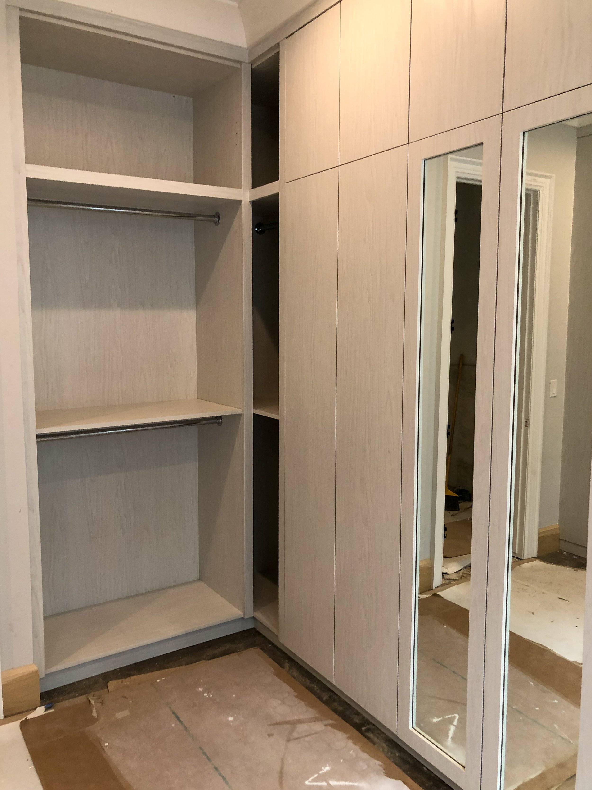 Modern closet with mirror doors 