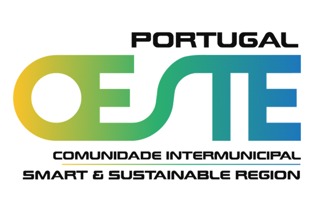 Logotipo com as palavras 'PORTUGAL', 'COMUNIDADE INTERMUNICIPAL', 'SMART & SUSTAINABLE REGION' e uma linha colorida com as cores do arco-íris.