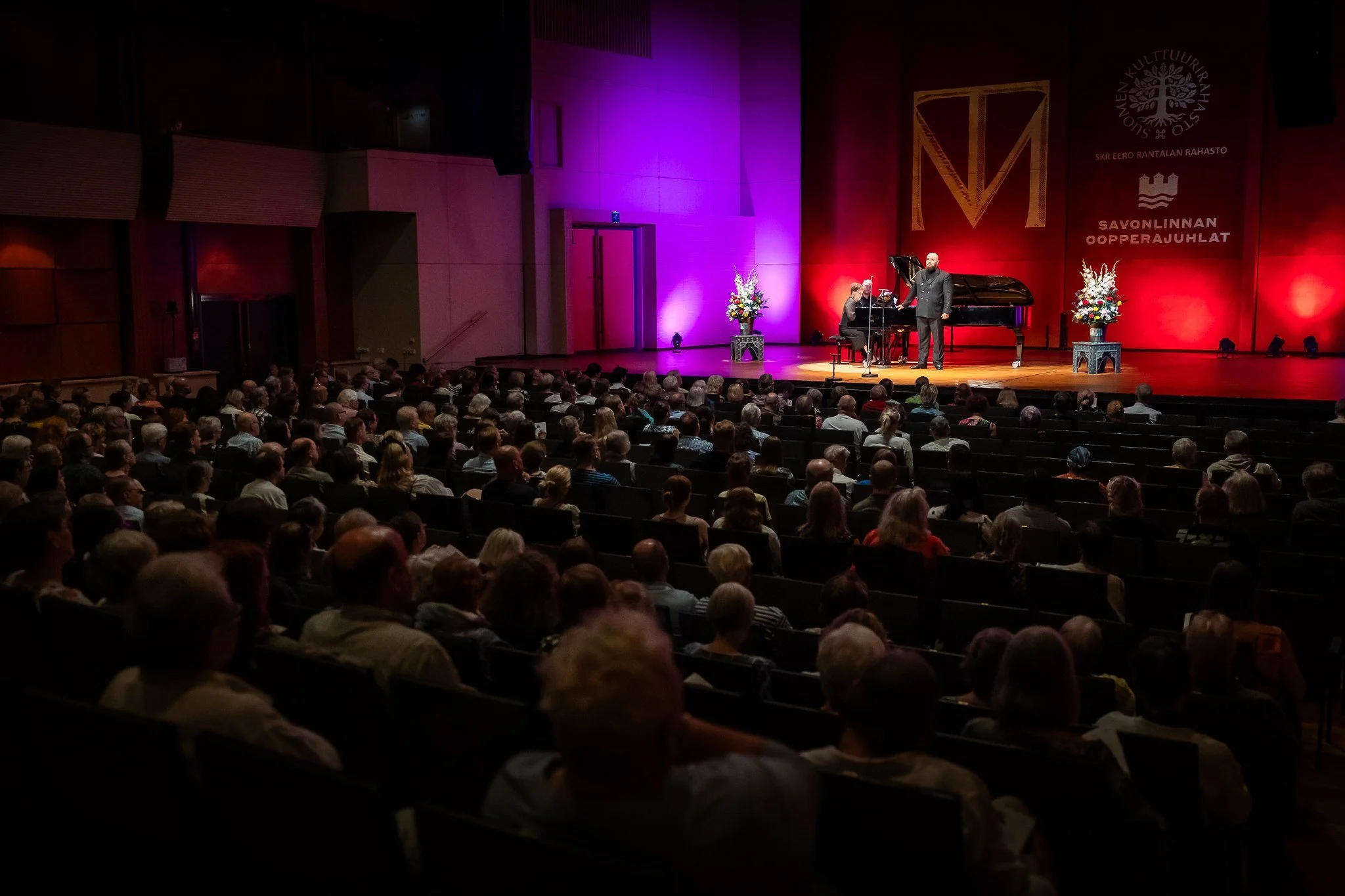 Martin Iivarinen performing on stage during the Timo Mustakallio -song contest, 2025