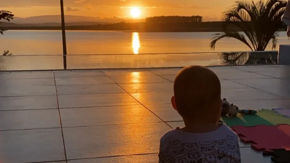 entre o colo e o mundo