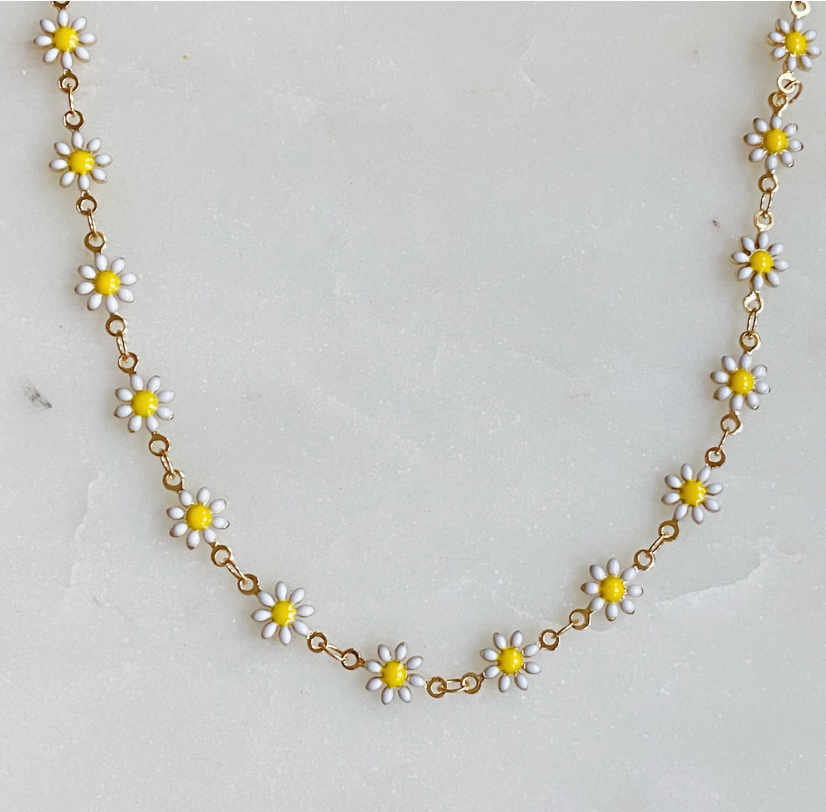 Marble background - white daisy.png