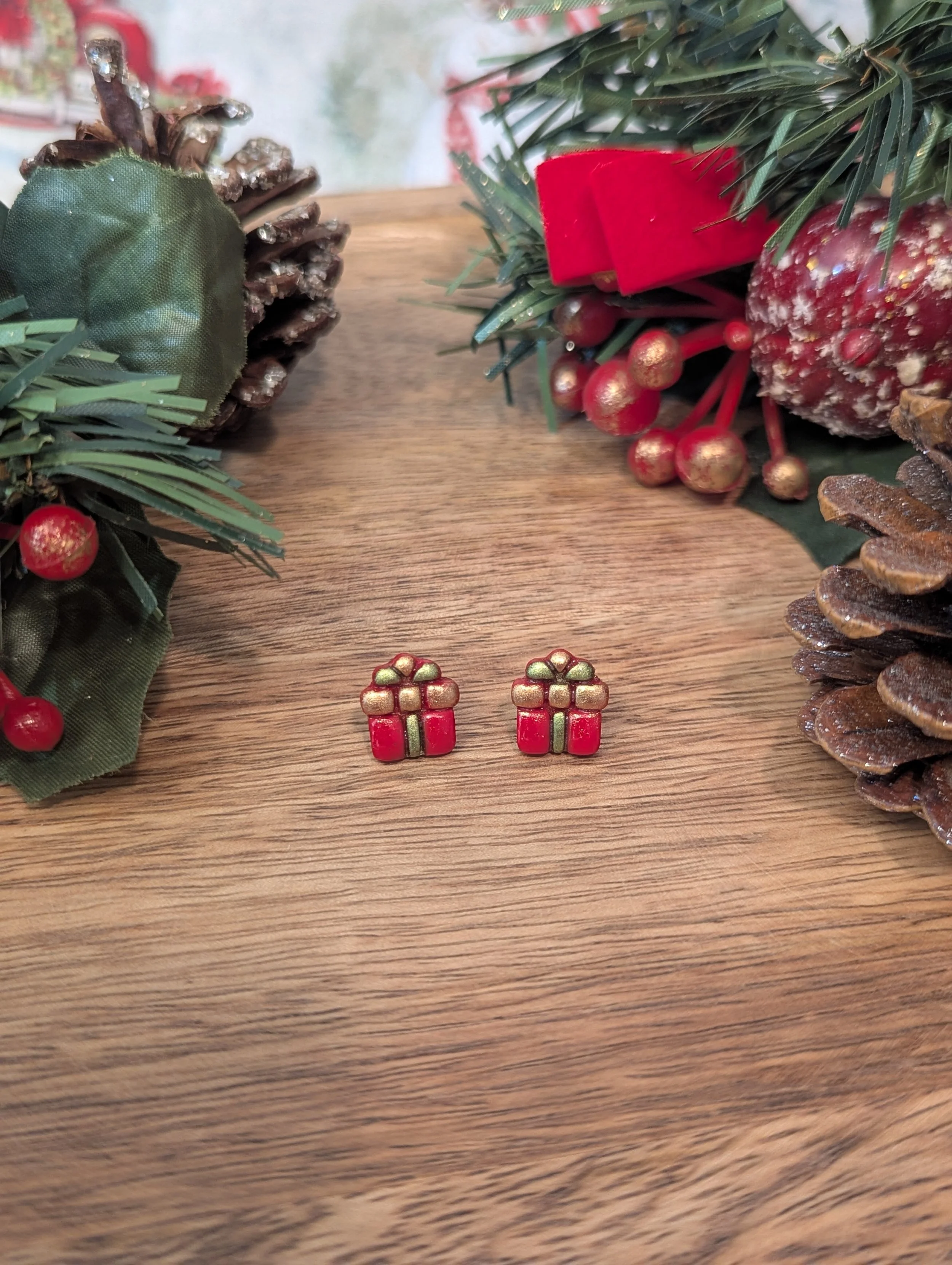 Gift Box Studs