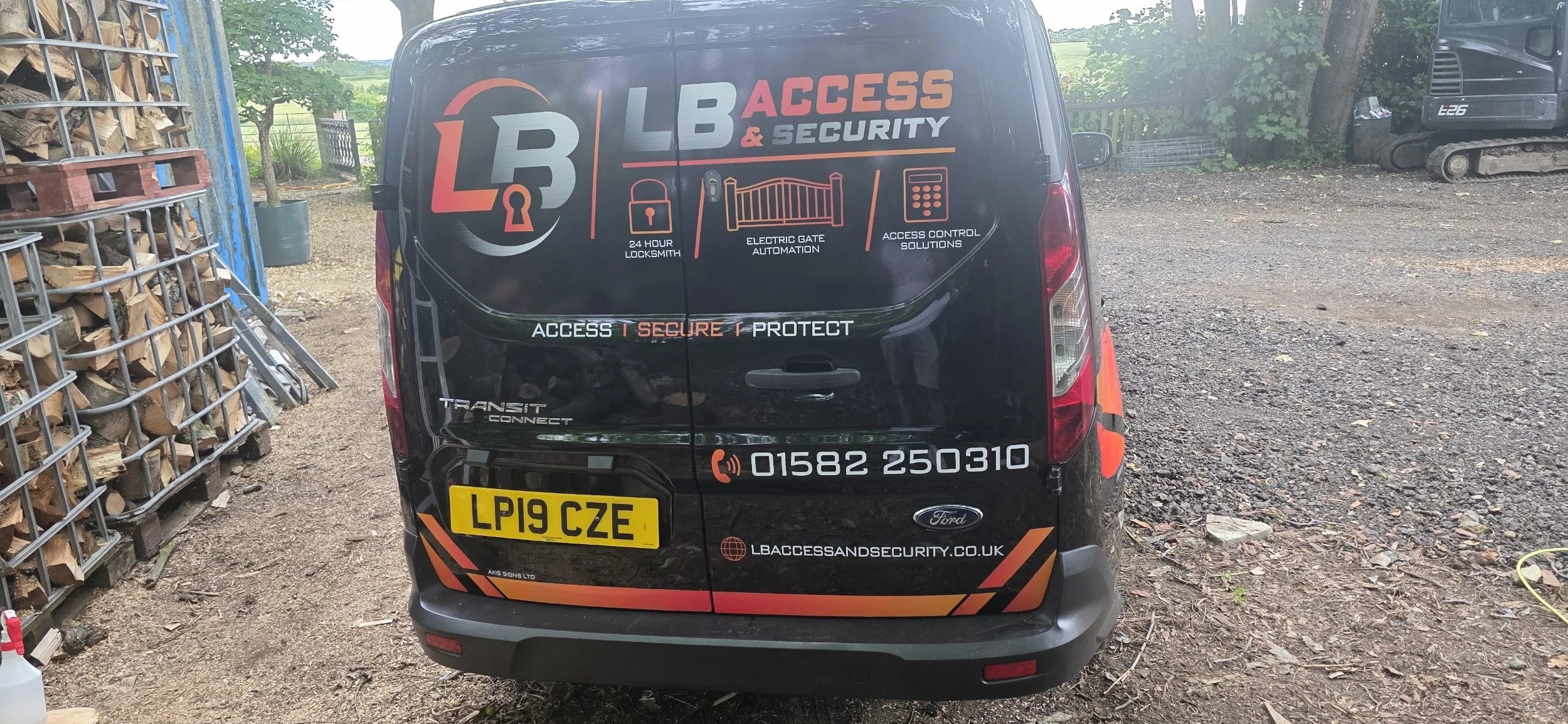 bold printed vinyl, van signwriting, half wrap, colour print van graphics, bedford, hertford, stevenage hertfordshire, bedfordshire, fleet signage