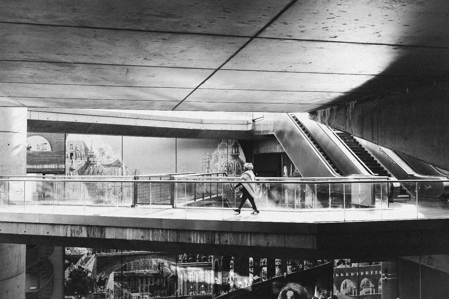 𝙴𝚟𝚎𝚛𝚢𝚍𝚊𝚢 𝚛𝚘𝚋𝚘𝚝𝚜

#streetphotographyfrance #streetblackandwhite #streetphotography #spfyourshot #upttpu2025 #blacknwhite_perfection  #lillemaville #lillemetropole #theconcretelens 
#streetmacadam #fujixlovers #fujifilm #photographelille 