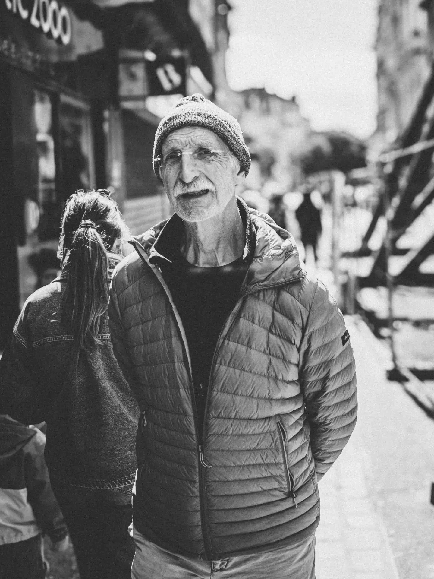 𝙻𝚊 𝚝&ecirc;𝚝𝚎 𝚑𝚊𝚞𝚝𝚎 

#streetphotographyfrance #BlackAndWhitePhotography #streetblackandwhite