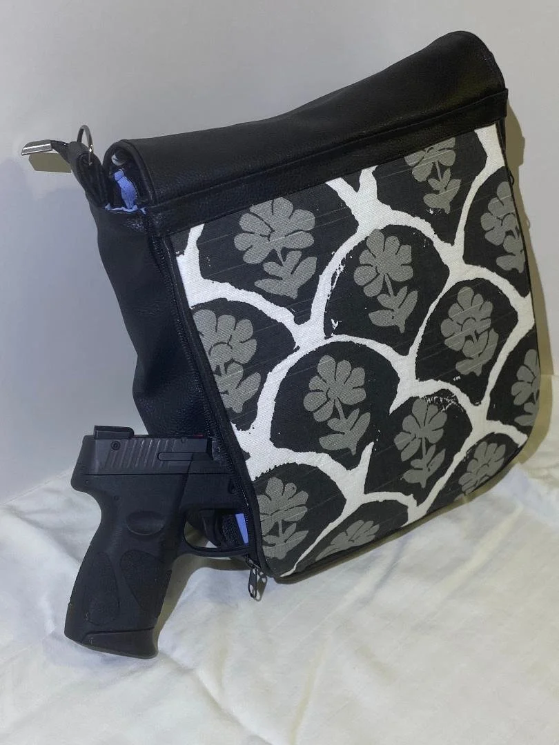 Black Daisy 4.jpg