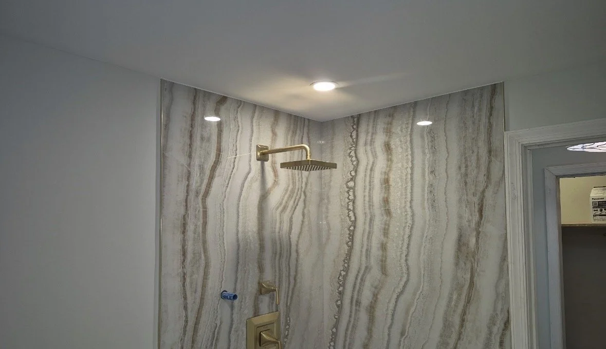 Shower light installation