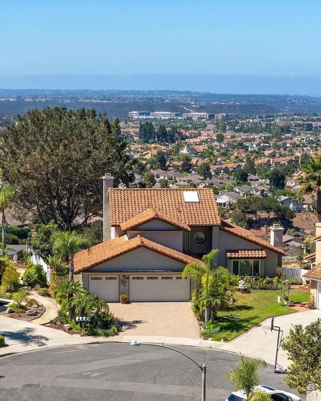 Some things you can renovate. This isn&rsquo;t one of them.🌅

Perched high above Rancho Pe&ntilde;asquitos, 9306 Laurentian Dr sits on nearly an acre with completely unobstructed, west-facing views stretching across the horizon.

The sunsets are inc