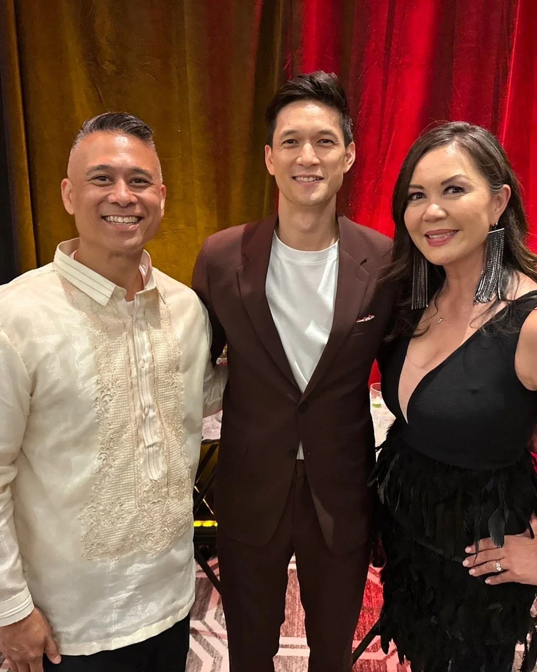 So cool to meet @harryshumjr last year at the Asian Business Association gala where his beautiful wife @shelbyrabara was the emcee.

Even cooler that a year later he is CRUSHING on Dancing with the Stars. Way to represent ! We have loved him since Mi