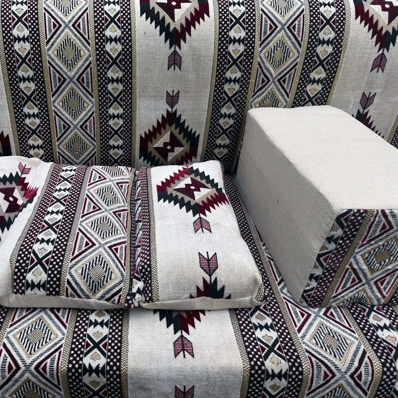 majlis-benches-detail-takayya Large.jpeg