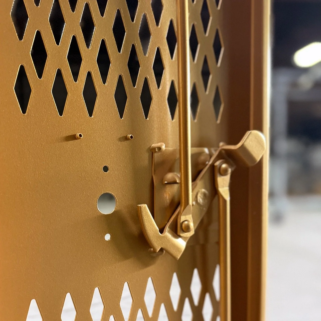 staygold-lockers-detail-latch Large.jpeg