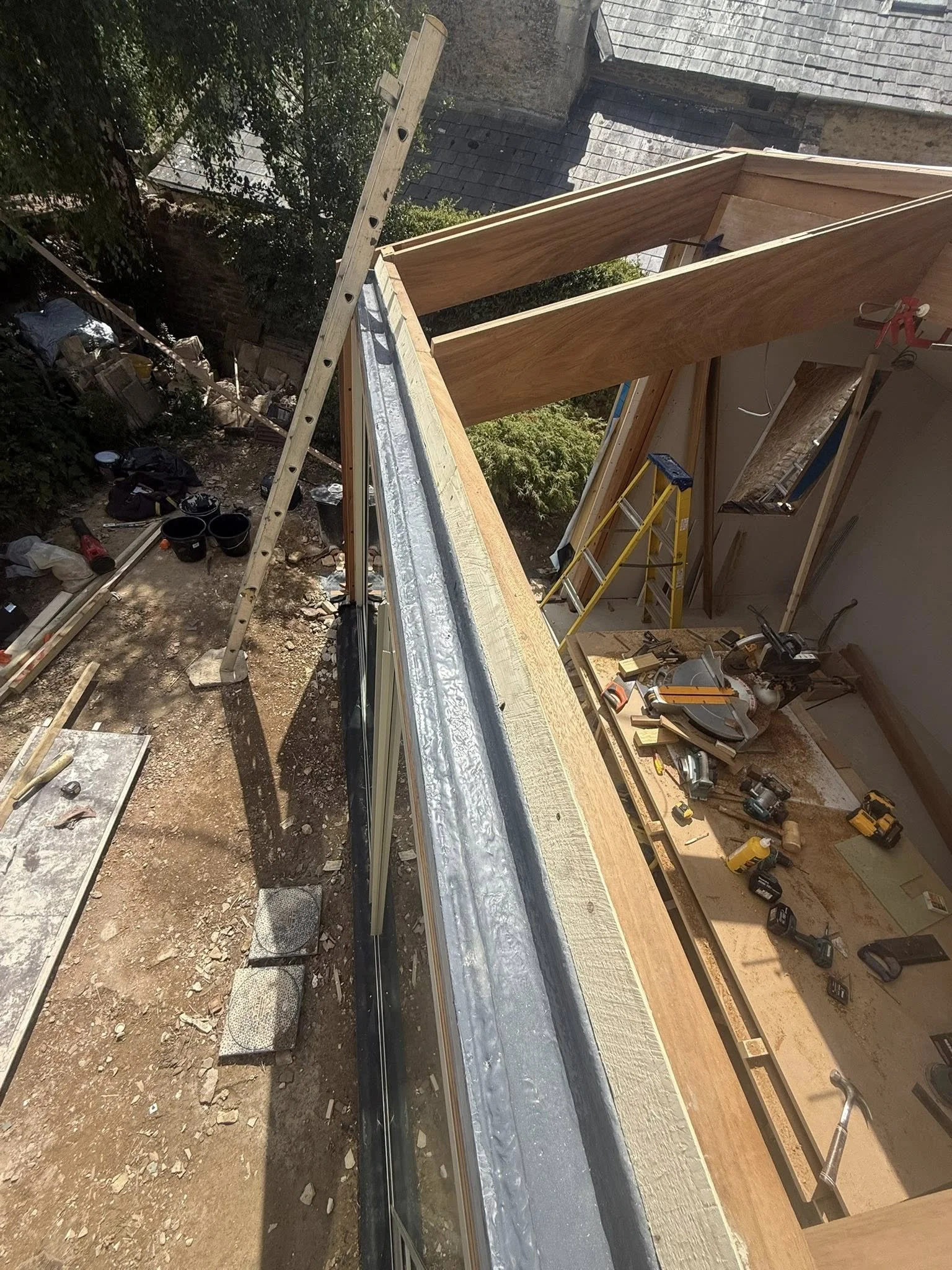 GRP lined gutter and lead flashing for an extension, roofing, free quotations, roofer in Reading and surrounding areas