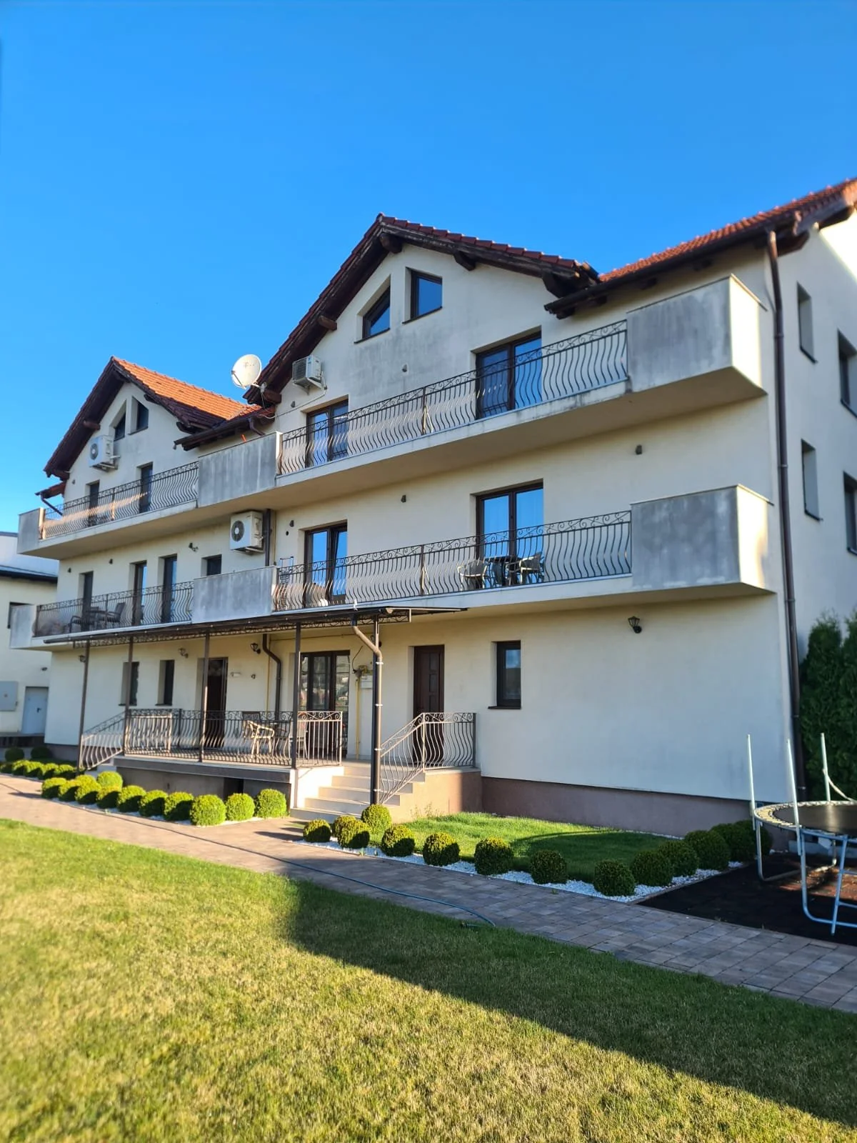 WhatsApp Image 2025-10-19 at 21.44.23 (2).jpeg