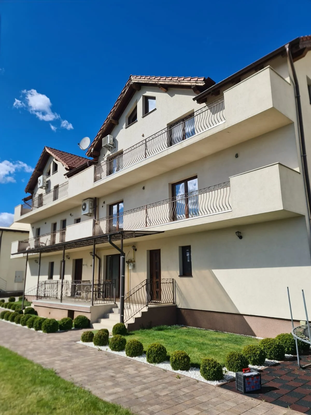 WhatsApp Image 2025-10-19 at 21.44.23 (3).jpeg