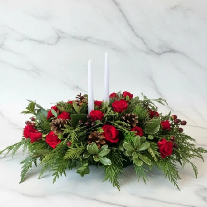 🎄HOLIDAY GIVEAWAY 🎄
We&rsquo;re spreading a little floral cheer this season ✨

Win a holiday-inspired arrangement / centerpiece&mdash;perfect for your table or to gift.

To enter:
❄️ Follow @flowerandflourbg 
❄️ Like this post
❄️ Tag a friend you&r