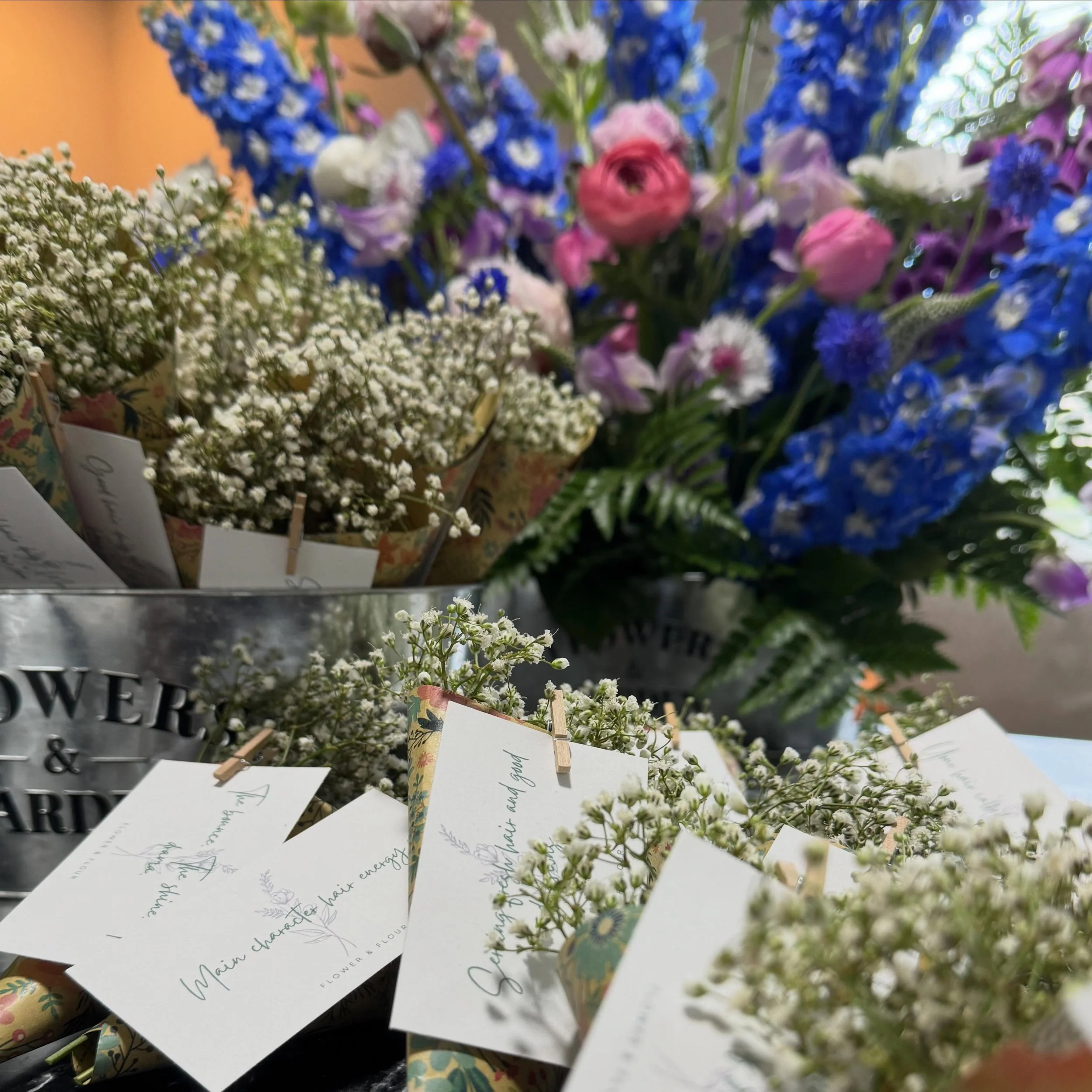 Girl&hellip; fresh hair, fresh flowers, and supporting local? 🌸✨

This little moment was made with locally grown blooms and gifted at one of my favorite girl boss salons &mdash; each one with a tiny compliment attached because every girl deserves a 