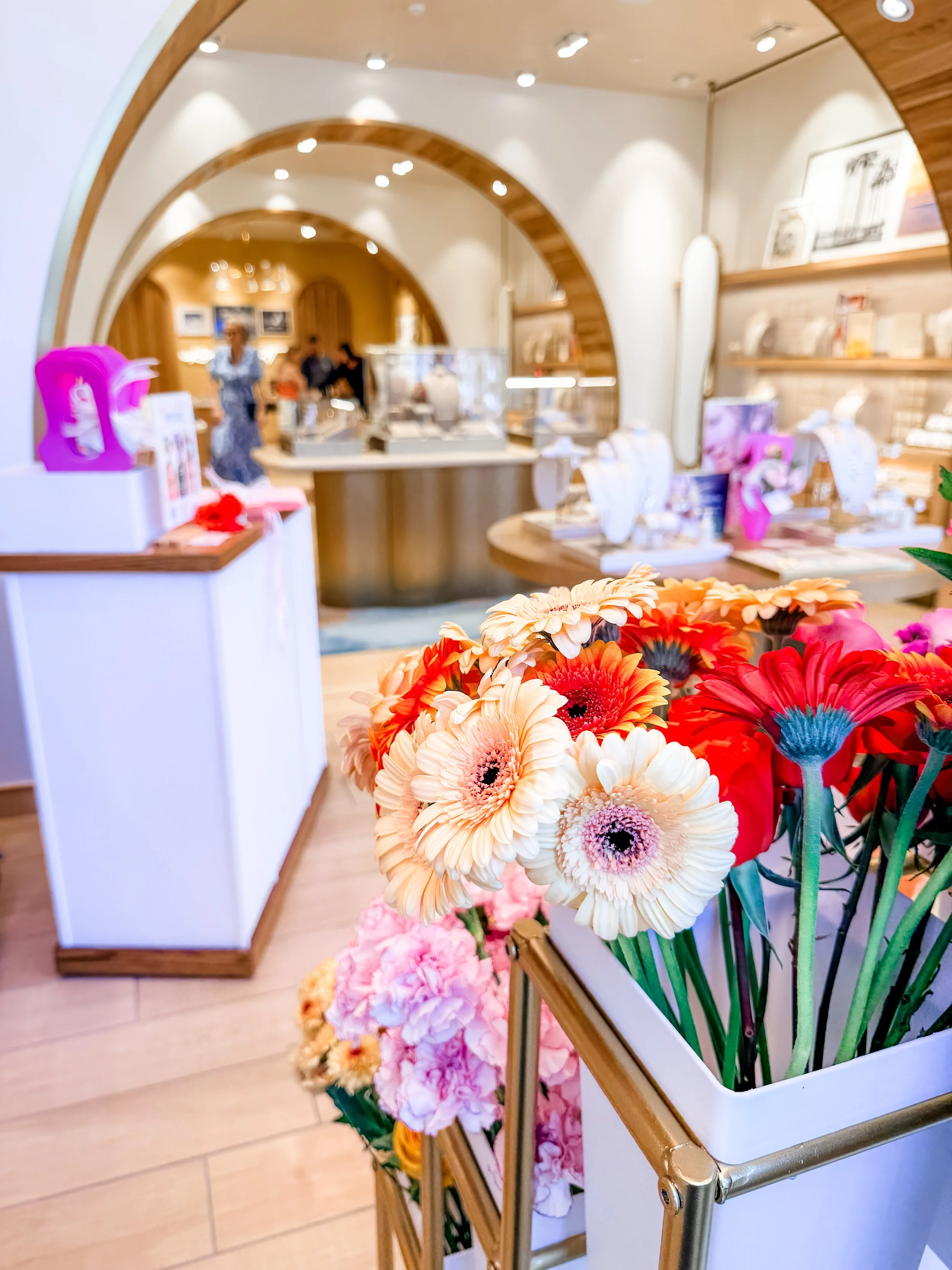 A Luxury Floral Bar Experience at Kendra Scott Fashion Valley 