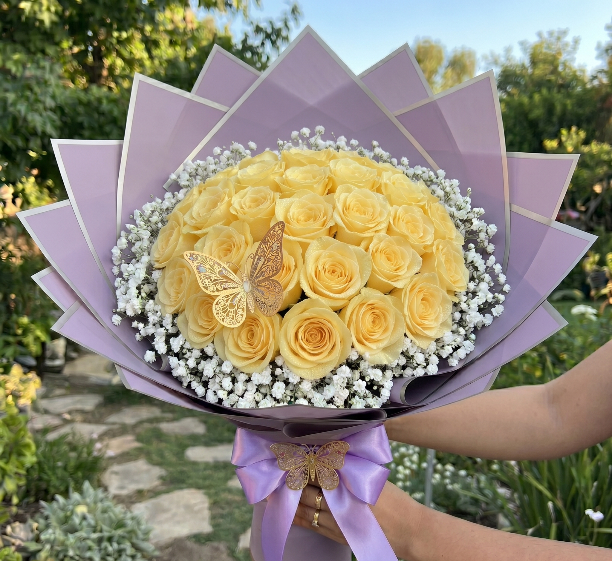 25 yellow roses.png