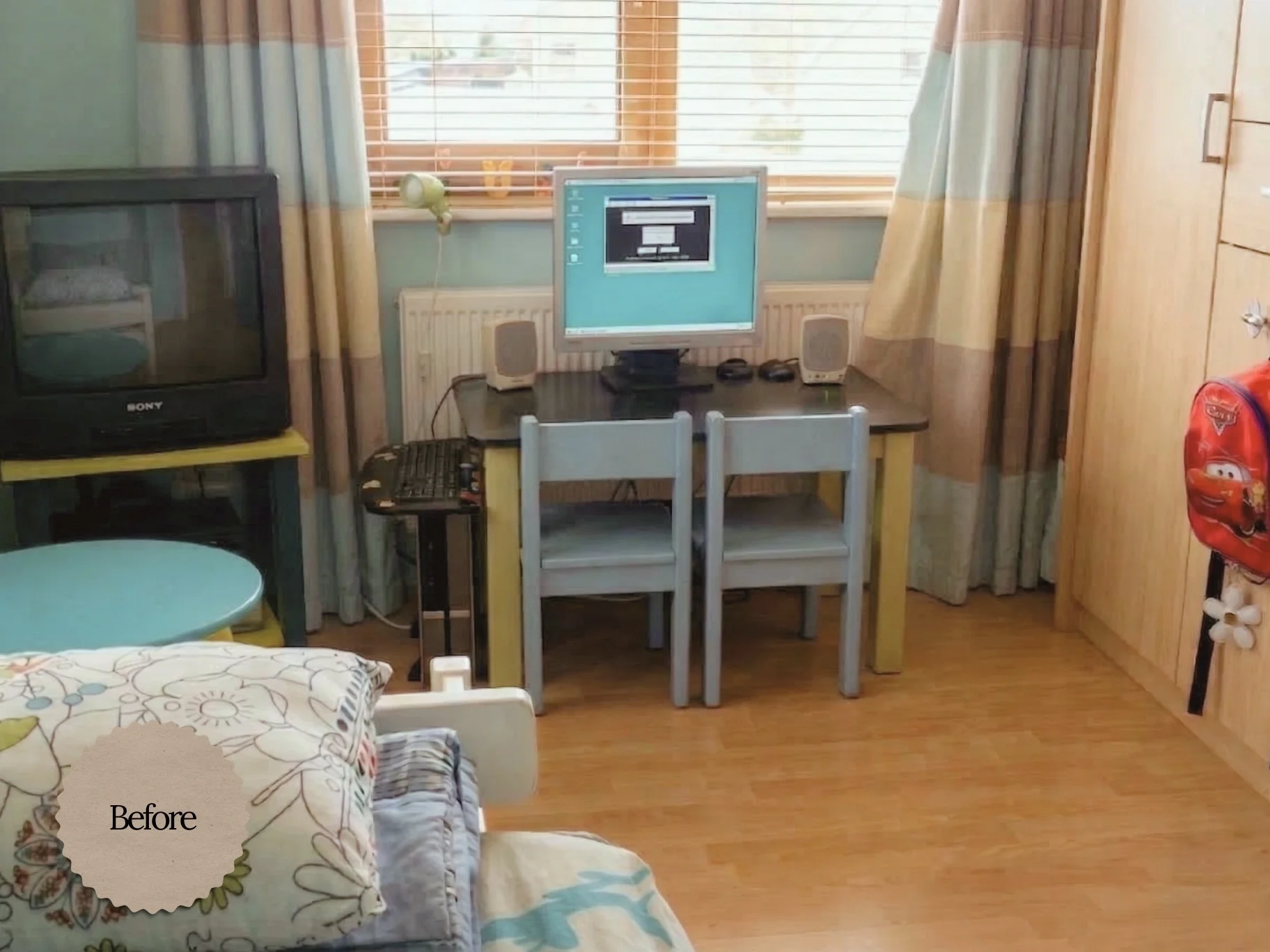 Before: bestaande situatie van de voormalige kinderkamer. De werkplek stond onder het raam en de ruimte had nog een speelse uitstraling. En-Casa bracht later rust en balans in de indeling, zodat de kamer volwassen en overzichtelijk werd.
Link