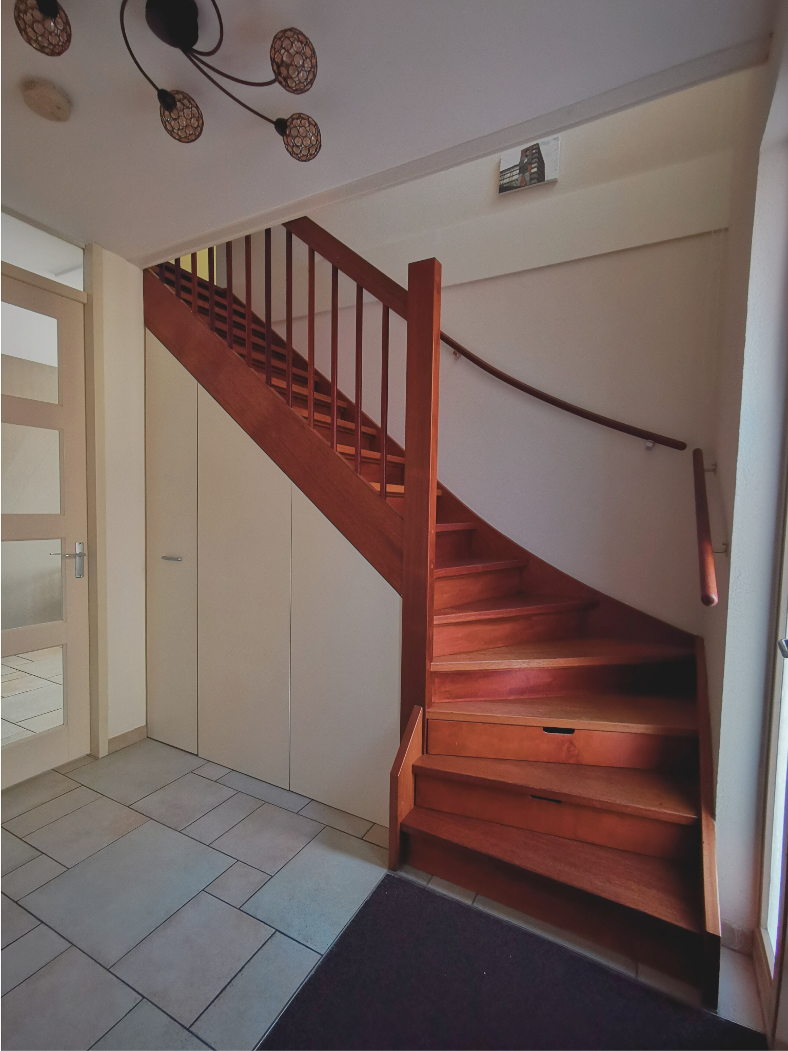 en-casa-maatwerk-opbergruimte-onder-trap-entree-ontwerp-broekpolder-heemskerk-.jpg.png