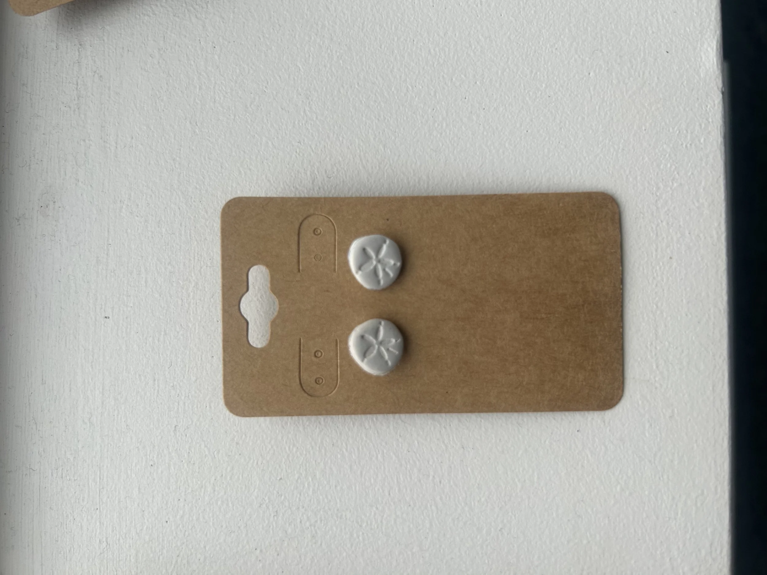 sand dollar studs