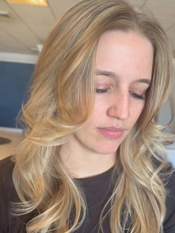 behind THE shot

&bull;

There&rsquo;s so much that goes into getting that perfect shot, but it&rsquo;s always worth it to capture the work that went into perfecting your hair ;)

#btscontent #afterphoto #lanzablonde #lanzahealingcenter #lanzahealing