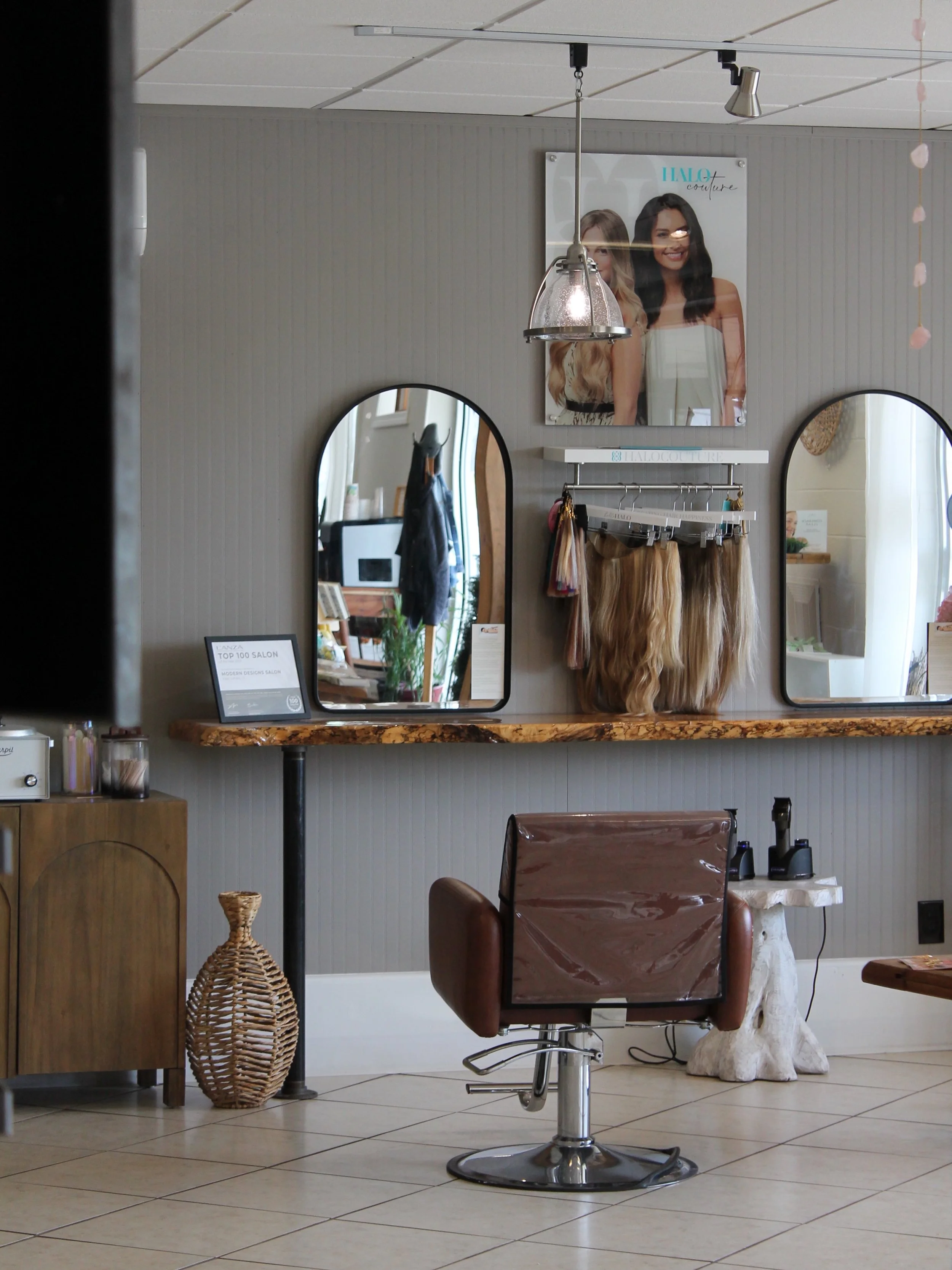 Starting to feel those cozy fall vibes in the salon ☺️

Click the link in our bio to book your next visit!

&bull;

COLOR: @lanzahaircare 
CONTENT: @gabby.mandirola @michaelamariedesign