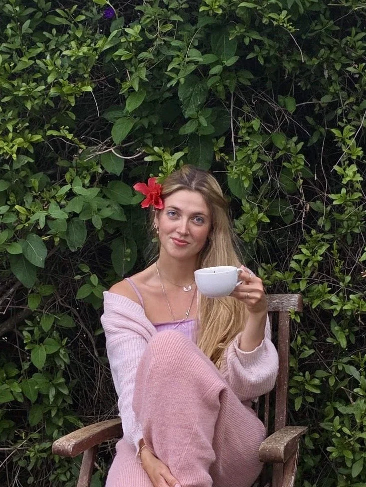 Lola Thomas the founder of Artimisea.