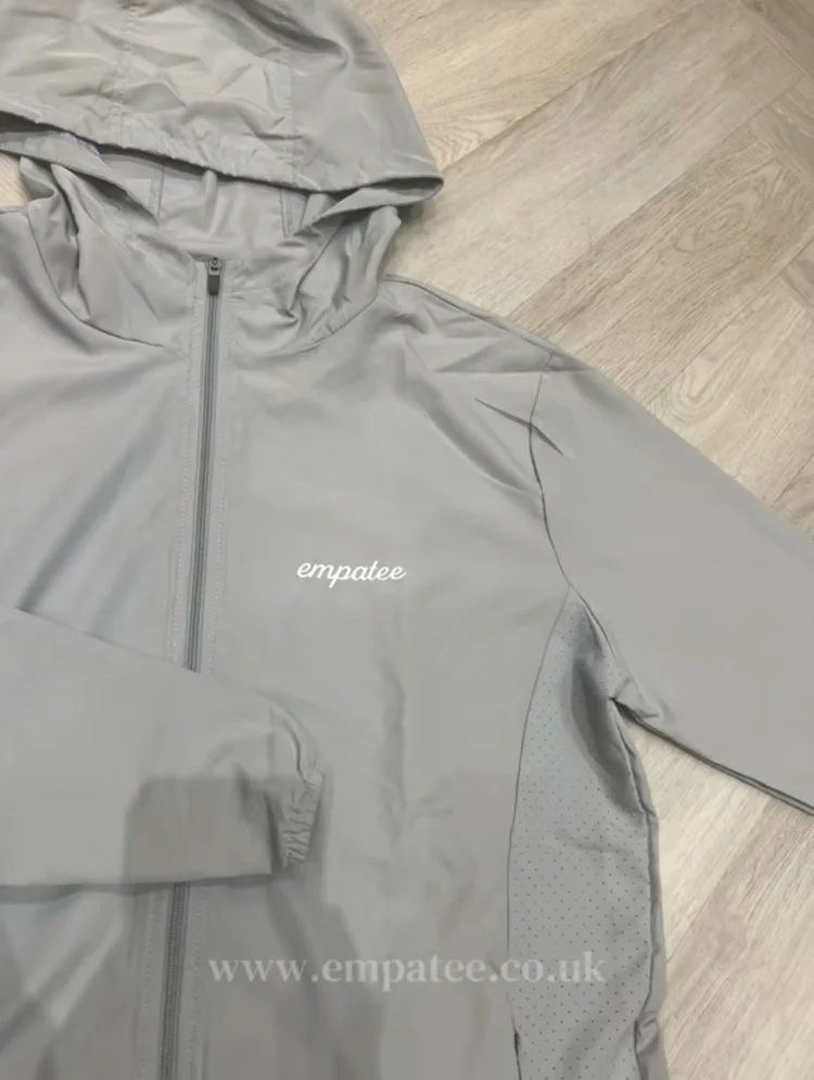 Windbreaker side panel detail