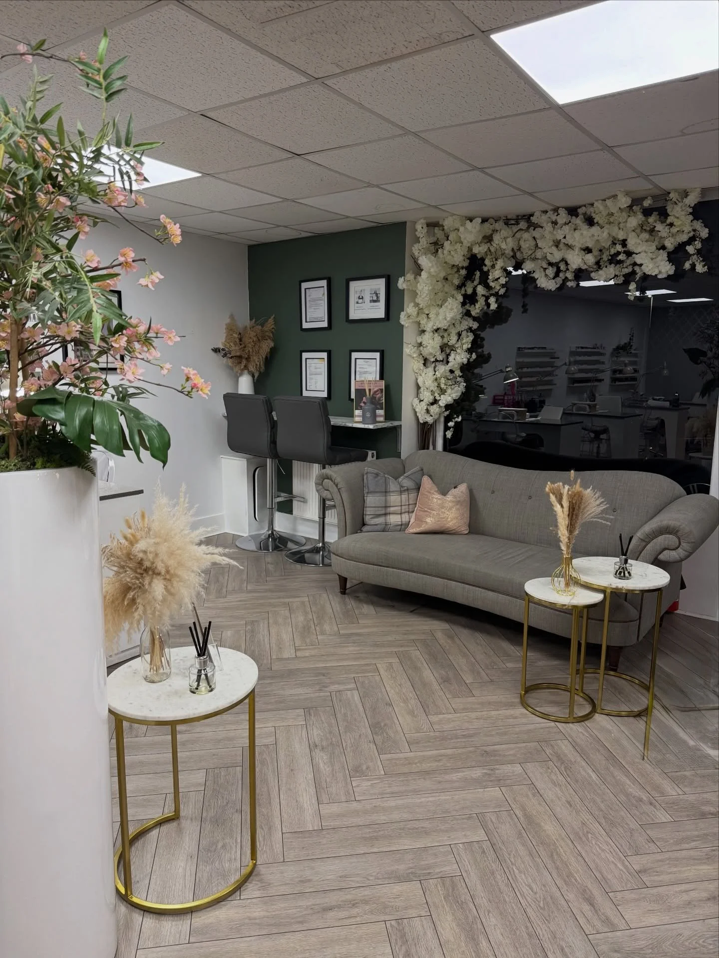 🤍 Ease out of January feeling relaxed, refreshed &amp; radiant 🤍

✨ JANUARY RELAX OFFER &ndash; ONLY &pound;60 ✨
Usual value &pound;88 | Save &pound;28

Treat yourself to our ultimate January reset, including:
💆&zwj;♀️ 30-minute Back, Neck &amp; S