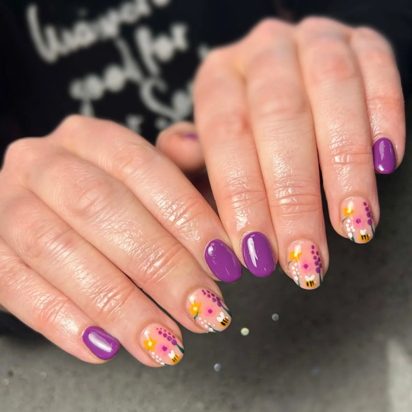 Beautiful Bees 🐝🌸

#gelnails #nailart #beeart #springnails #manicure