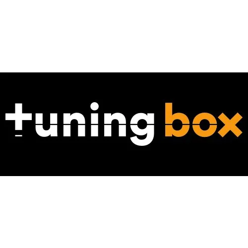 Logotipo que dice '+tuning box' en letras blancas y naranjas sobre fondo negro