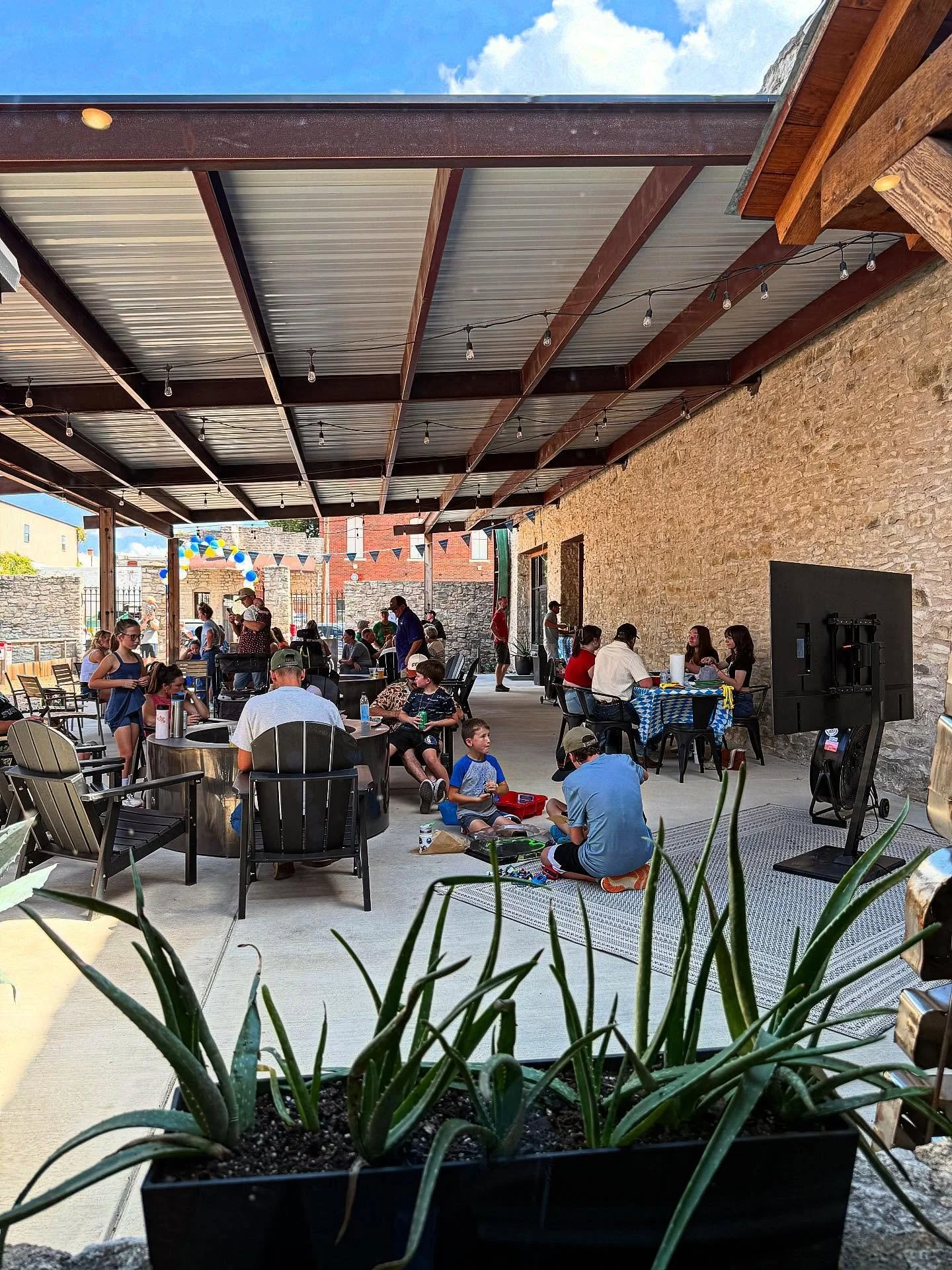 Fun day of Oktoberfestivities at the Green Canoe 🛶 🍻