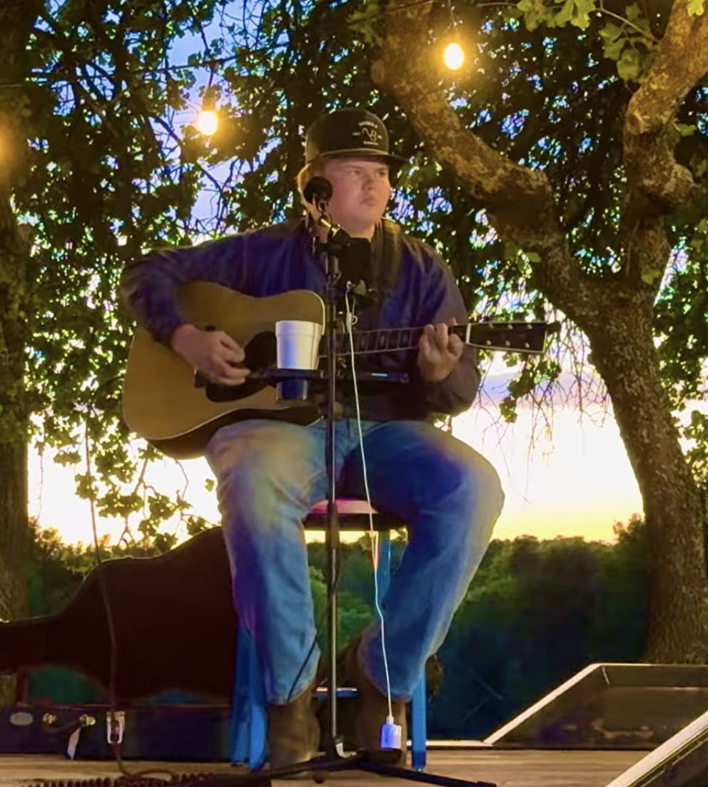 Live Music: Hayes Pittman