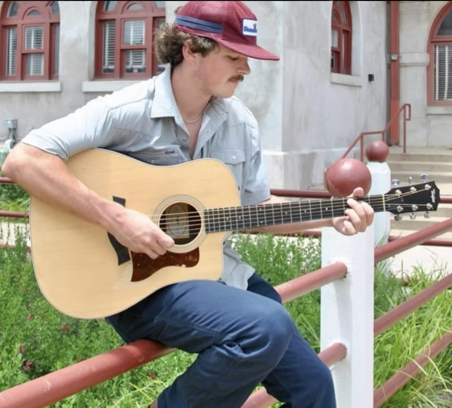 LIVE MUSIC: LANDON FARRAR