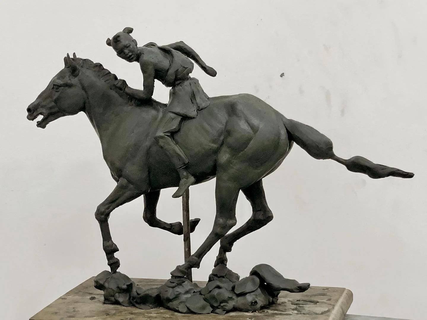 batsaikhan_sculptor__2024-04-20T151257.000Z.jpg
