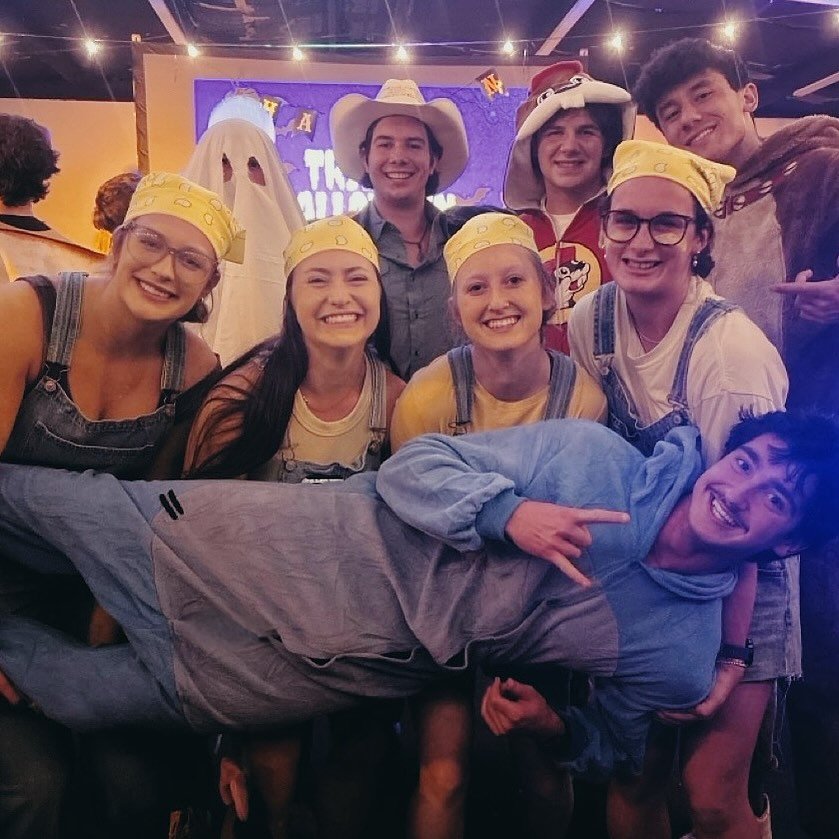 Happy Halloween! 🎃 @jacobr.151 @bennett_bronco @greyson.fantin @eva_ruth.shealy @savannah.grafton @reagan.n.a  @elyssa.henderberg @loganmerade