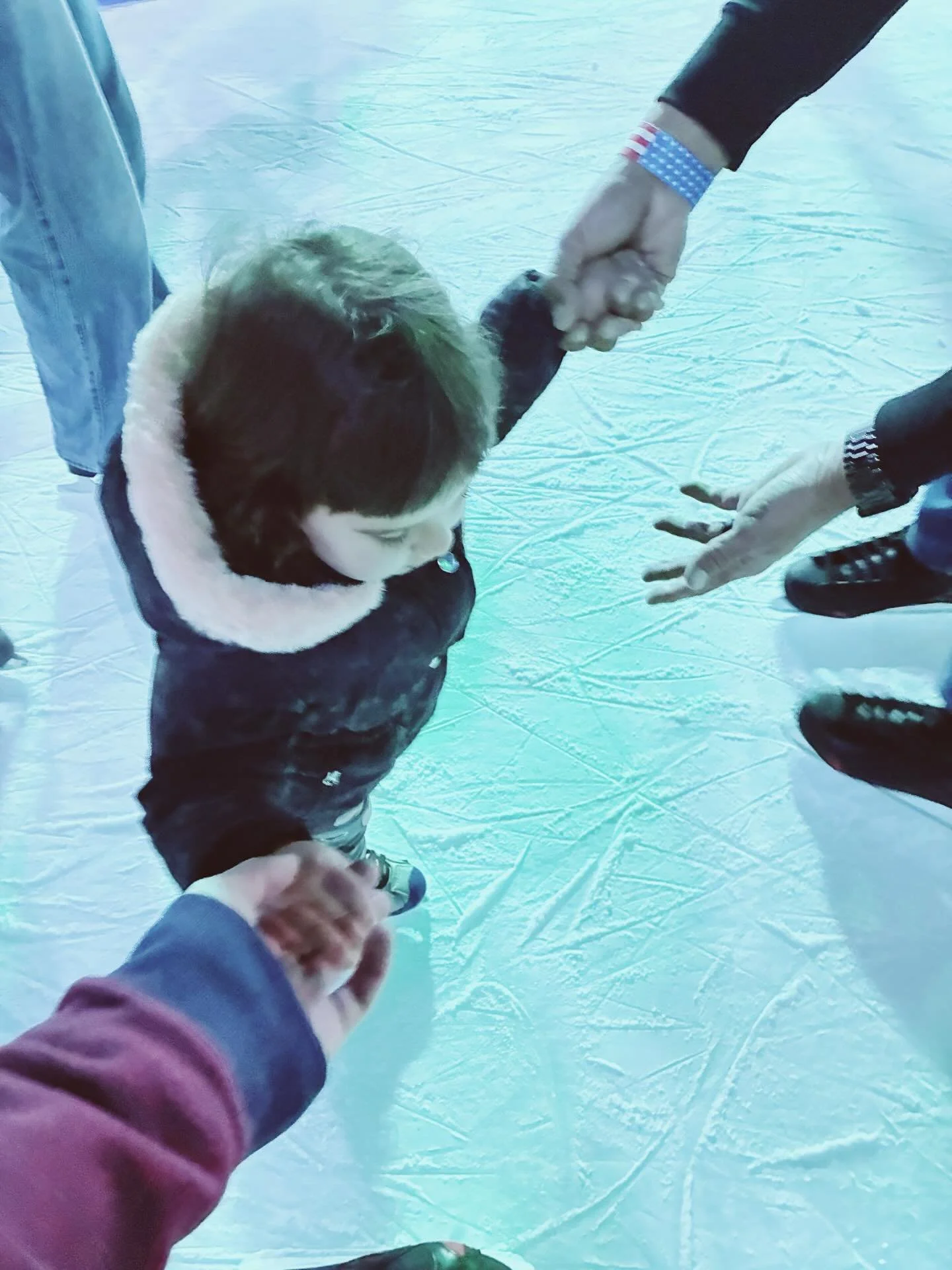 Family ice skating, hope everyone had an amazing Christmas!! ❄️🎅🎄