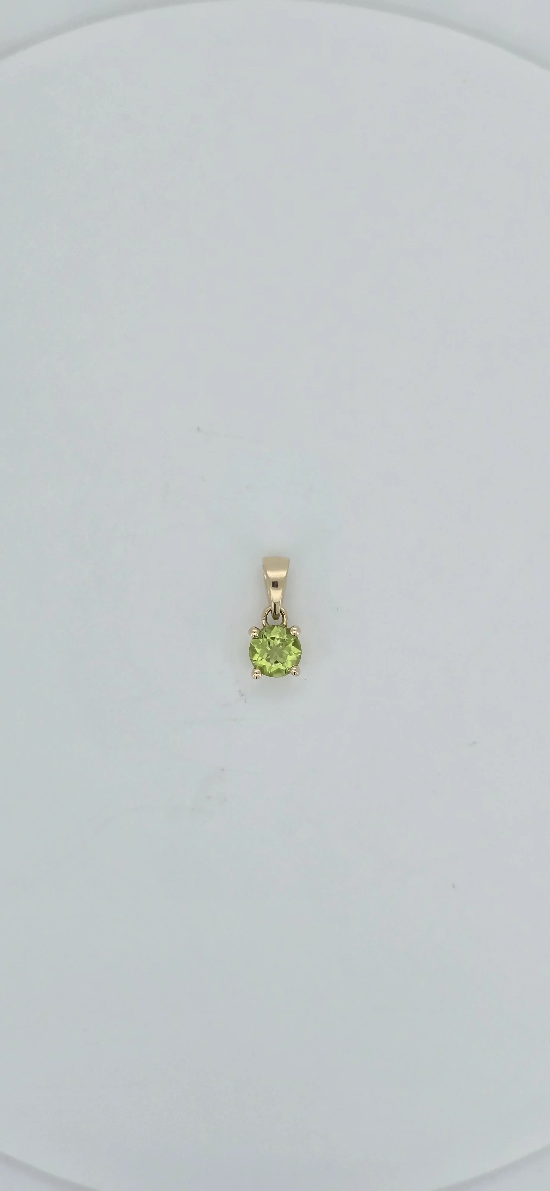 9ct Yellow Gold Peridot Birthstone Pendant