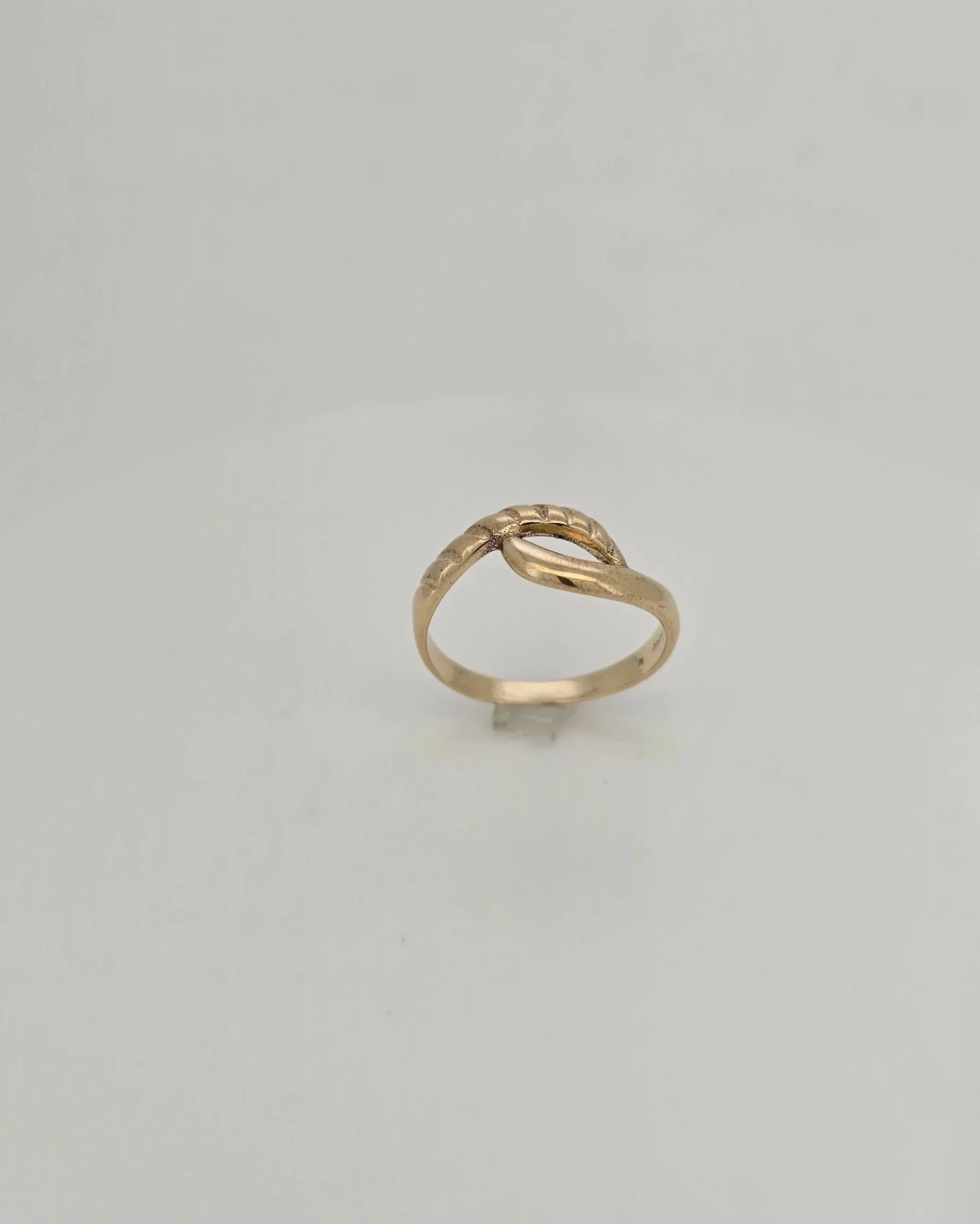 9ct Yellow Gold Engraved Elegance Ring