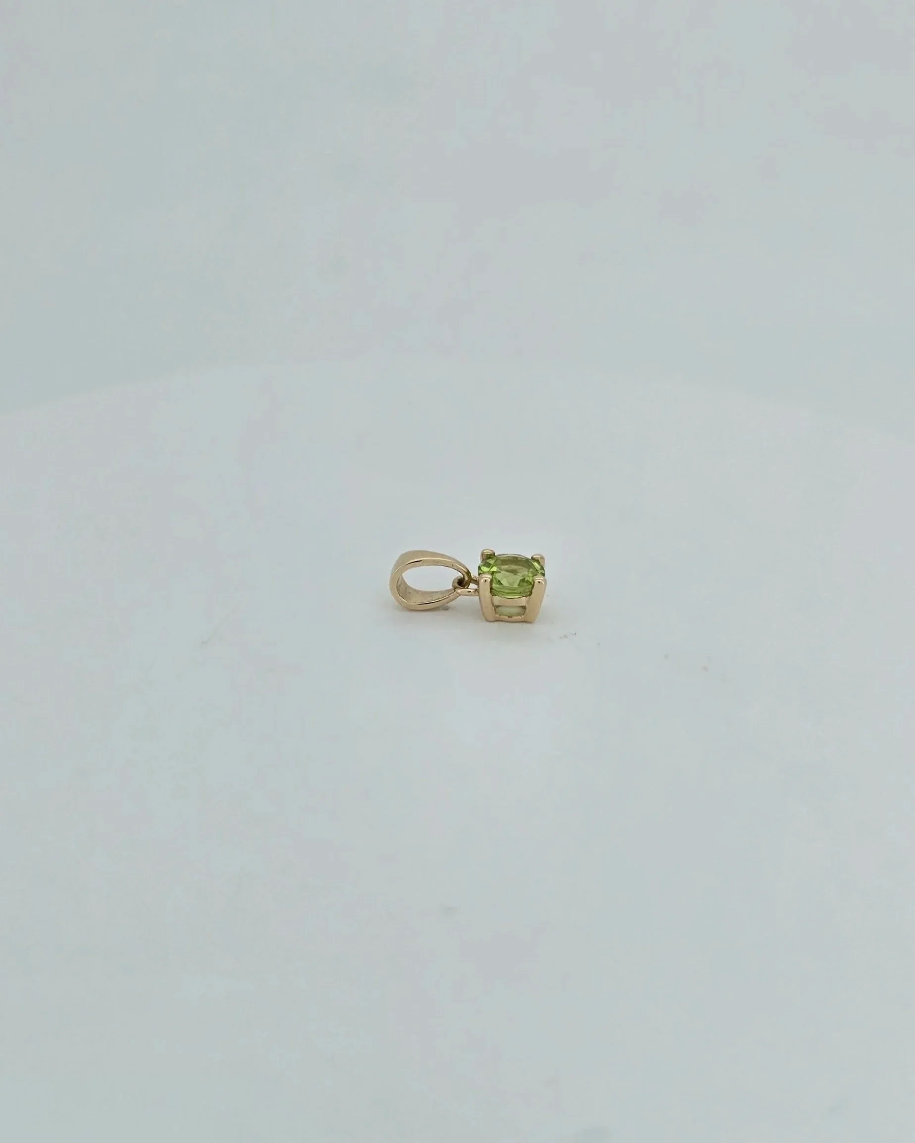 9ct Yellow Gold Peridot Birthstone Pendant