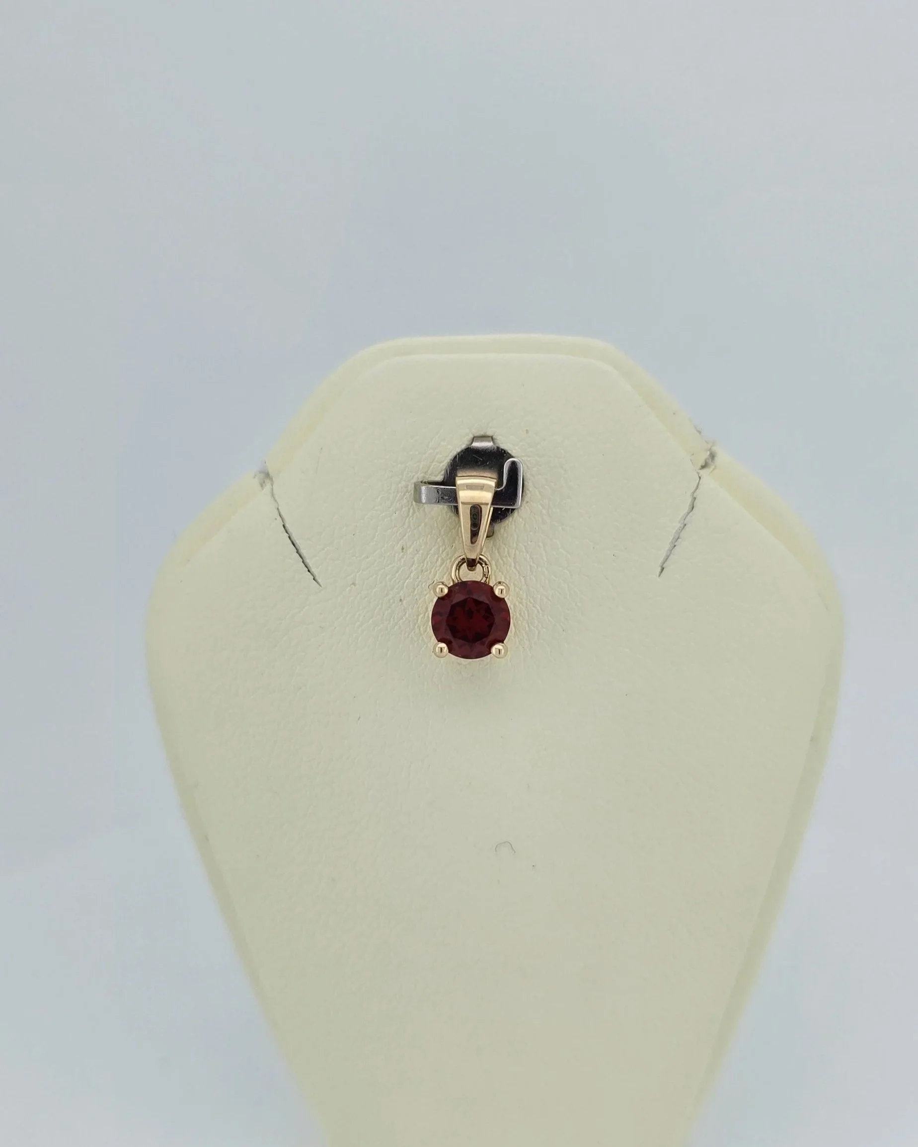 9ct Yellow Gold Garnet January Birthstone Pendant
