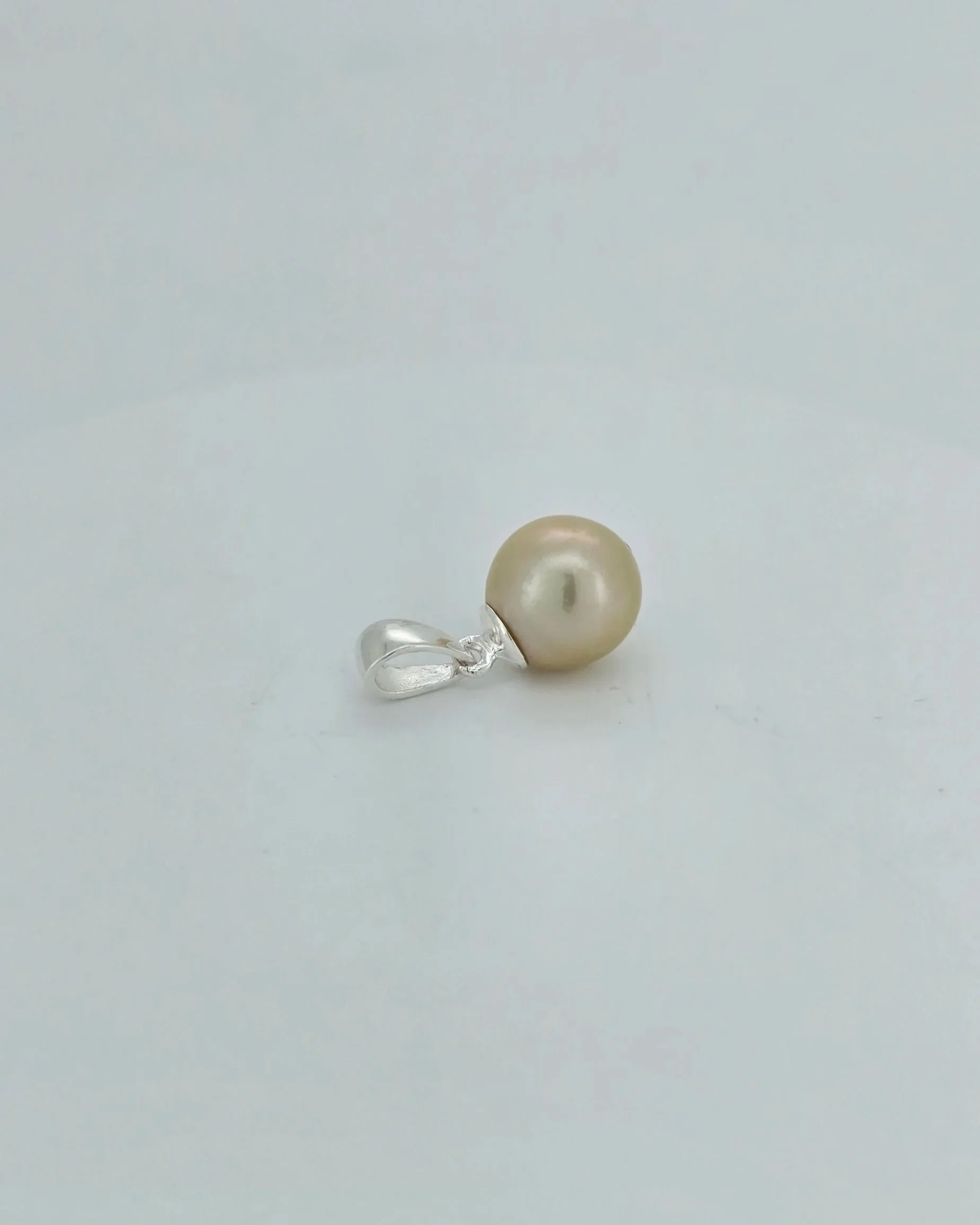Sterling silver pendant with South Sea Pearl