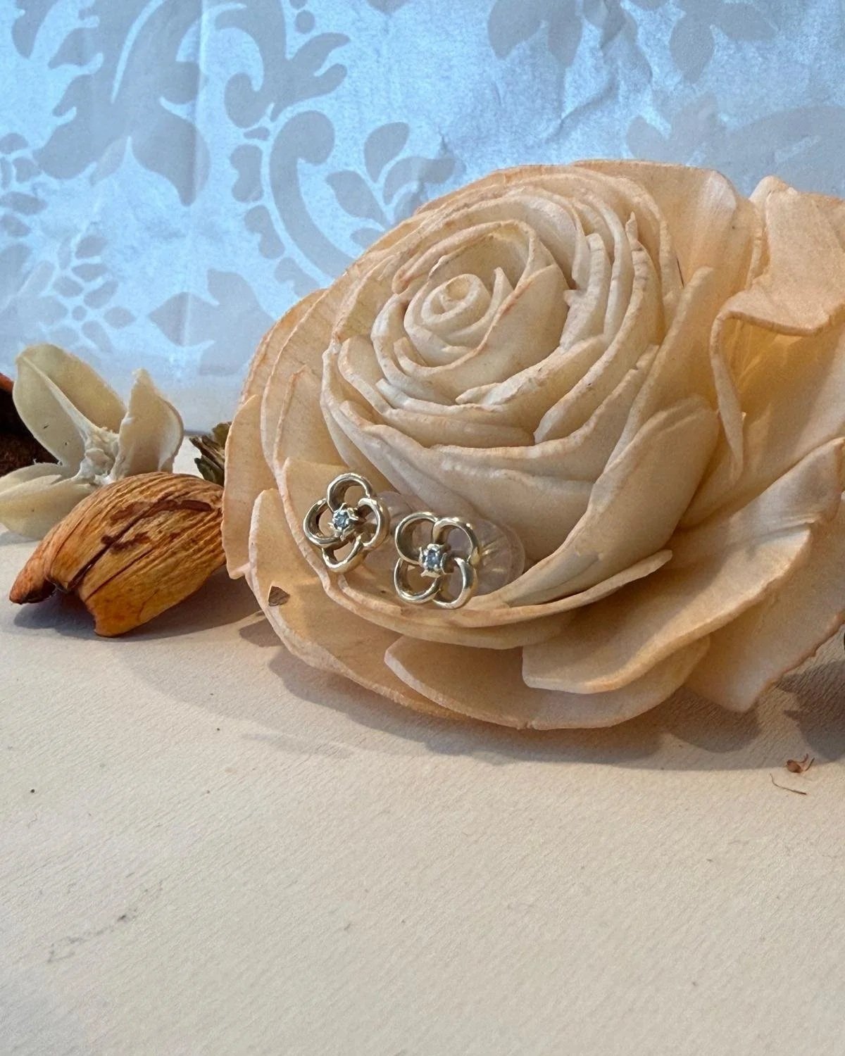 9ct Yellow gold flower stud earrings