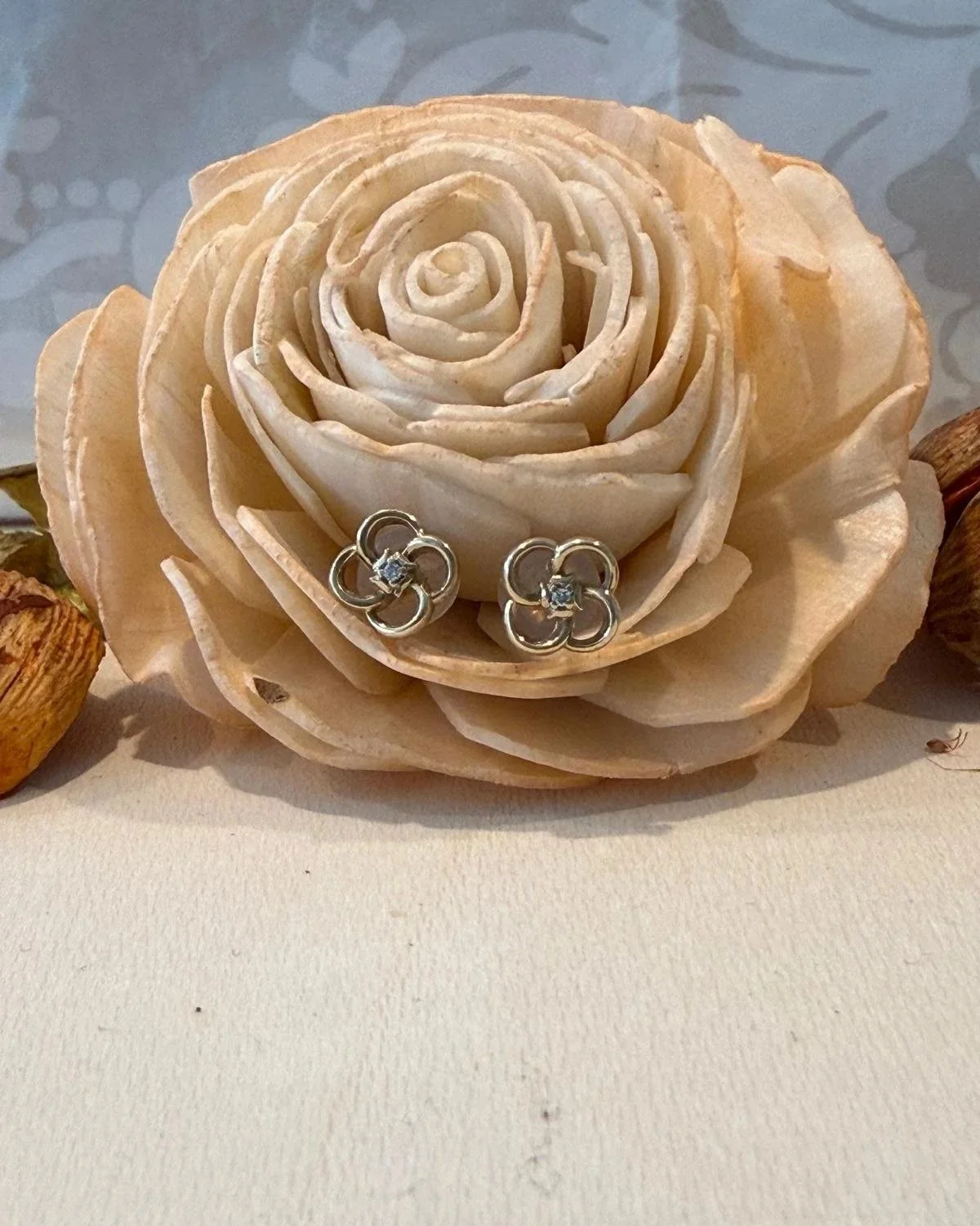 9ct Yellow gold flower stud earrings